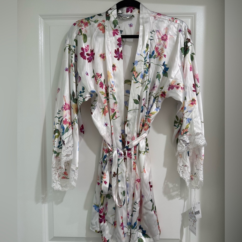 Ivory Floral Silk Robe- with tags never worn